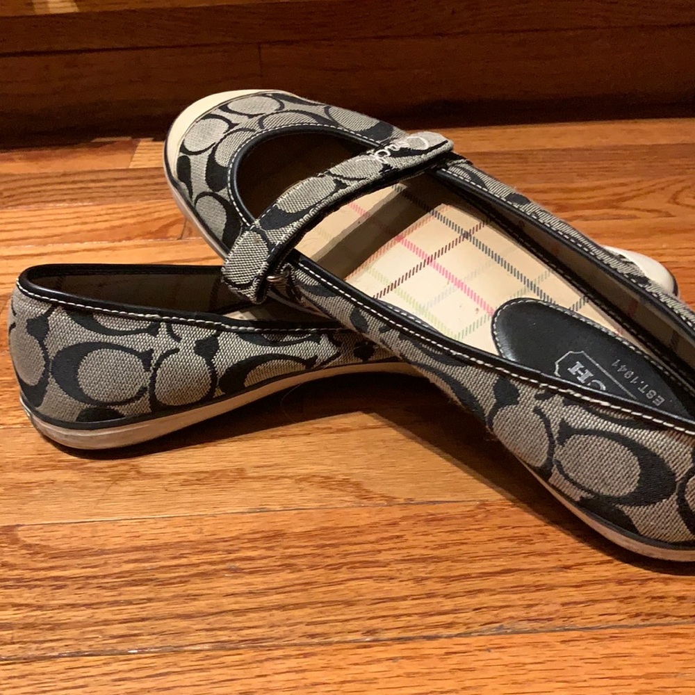 Coach casual flats size 9, slightly worn soles